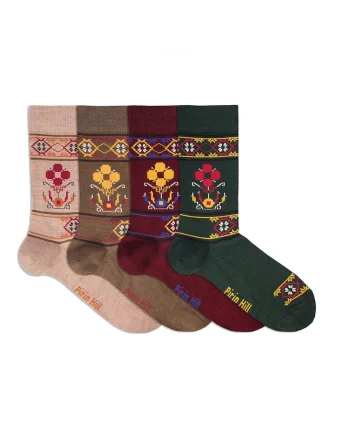 Cutie cu 4 perechi de sosete din Lana cu Motive Traditionale