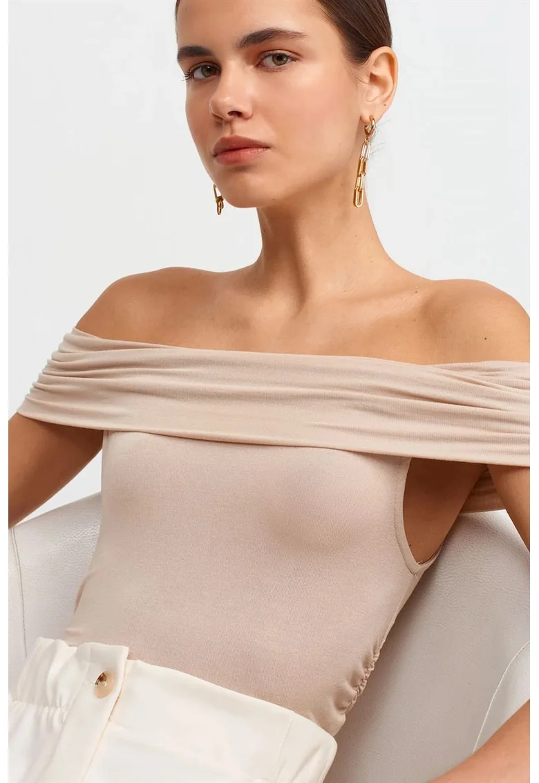 Bluza dama,  bluza slim fit cu umeri goi, bej natural, drapaj, 92% viscoza, 8% elastan