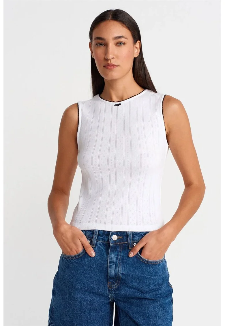 Vesta din bumbac  slim fit, alb, cu detalii striate, pentru femei