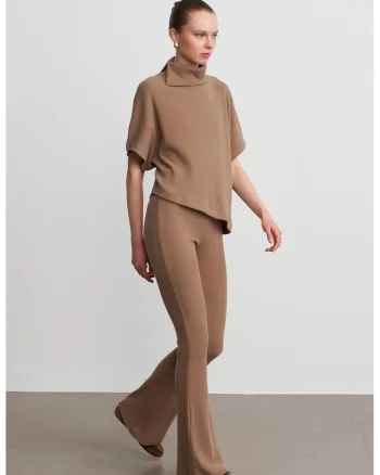 Pantaloni dama,  tricotati evazati, talie inalta, maro camel, elastic, 73% poliester