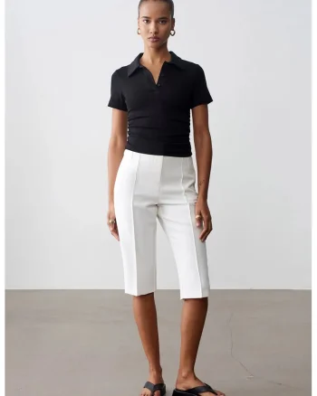 Pantaloni scurti dama,  Capri, talie inalta, croiala dreapta, alb, crep tesut
