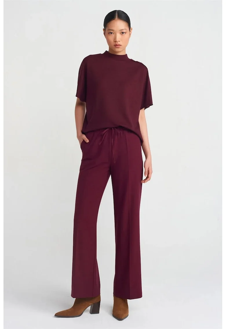 Pantaloni dama,  model cu picior larg, culoare rosu burgundy, material crep