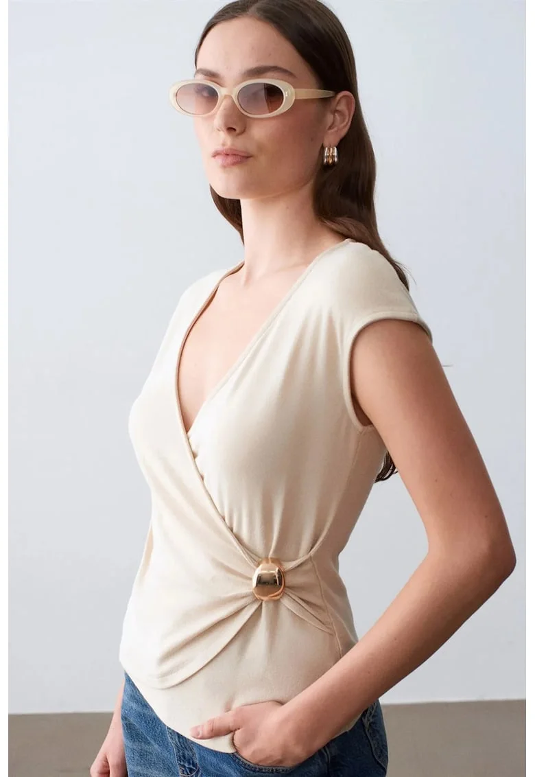 Bluza dama,  tip petrecuta, croiala slim fit, crem natural, maneca scurta