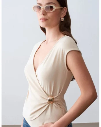 Bluza dama,  tip petrecuta, croiala slim fit, crem natural, maneca scurta