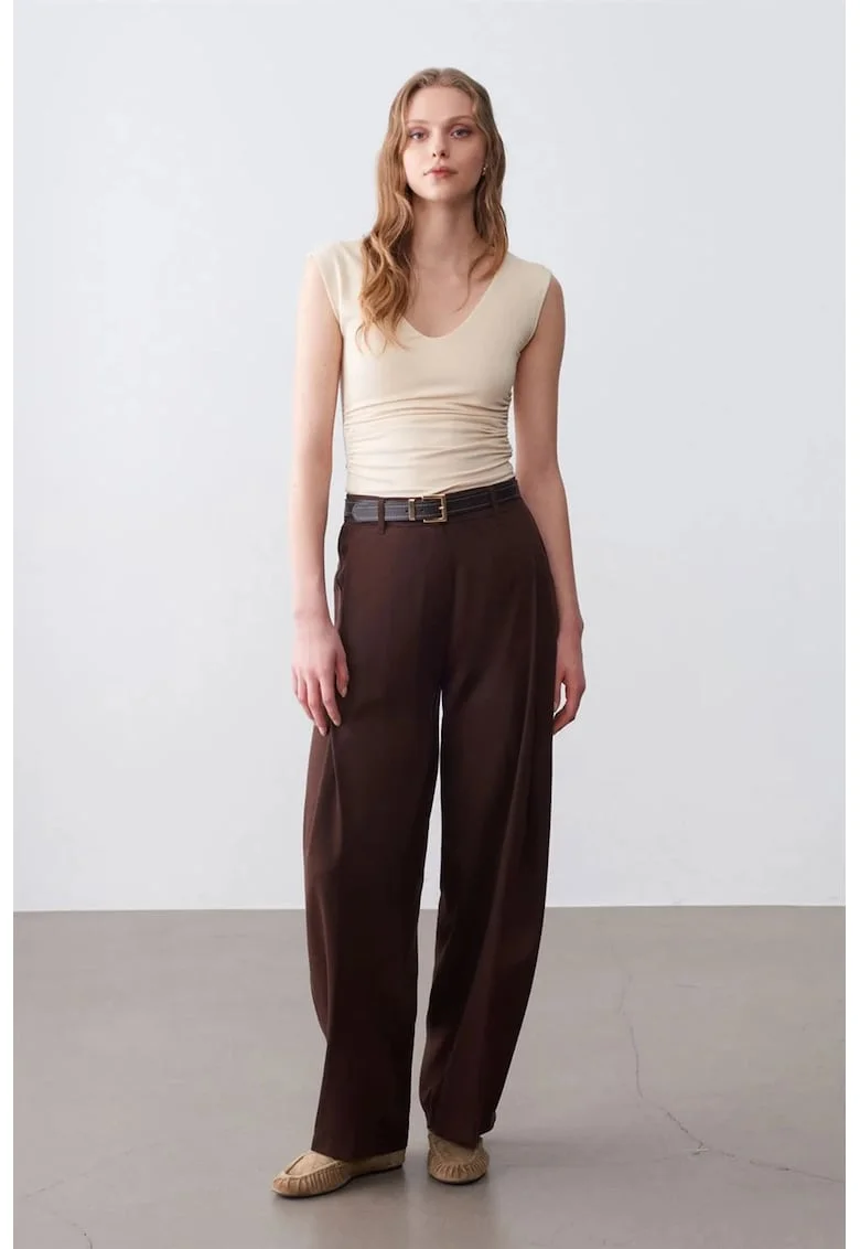 Pantaloni dama,  cu pliuri, croiala larga, maro cafea, poliester