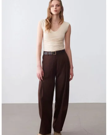 Pantaloni dama,  cu pliuri, croiala larga, maro cafea, poliester