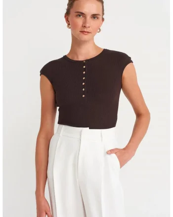 Tricou dama,  mulat, cu guler rotund, maro cafea, bumbac cu elastan