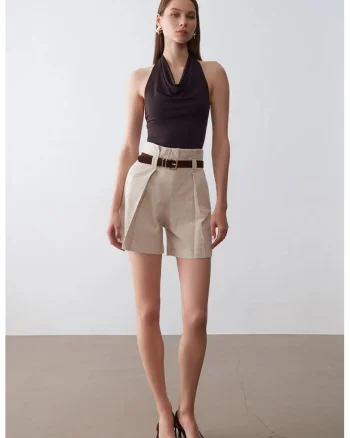 Pantaloni scurti,  talie inalta, picior larg, bej natural, bumbac si tencel