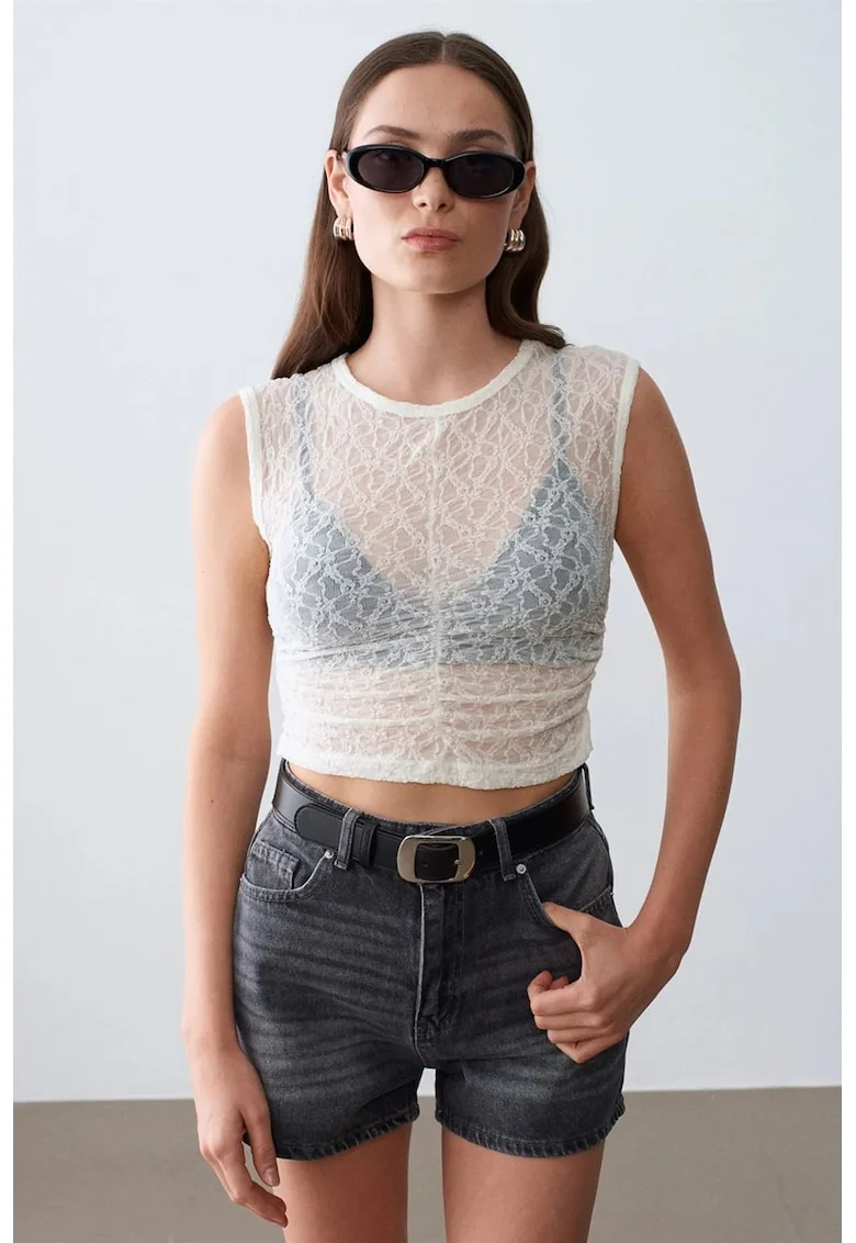 Bluza dama,  fara maneci, slim fit, alb prafuit, tricotata cu dantela