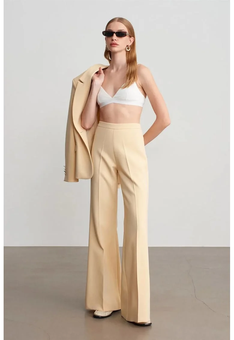 Pantaloni dama,  evazati cu talie inalta, pliati, bej natural, crep