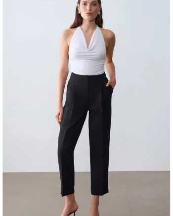Pantaloni dama,  talie inalta, croiala dreapta, negri, crep tesut,