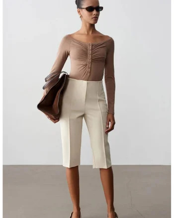 Pantaloni scurti dama,  Capri, talie inalta, crem natural, poliester-viscoza-elastan