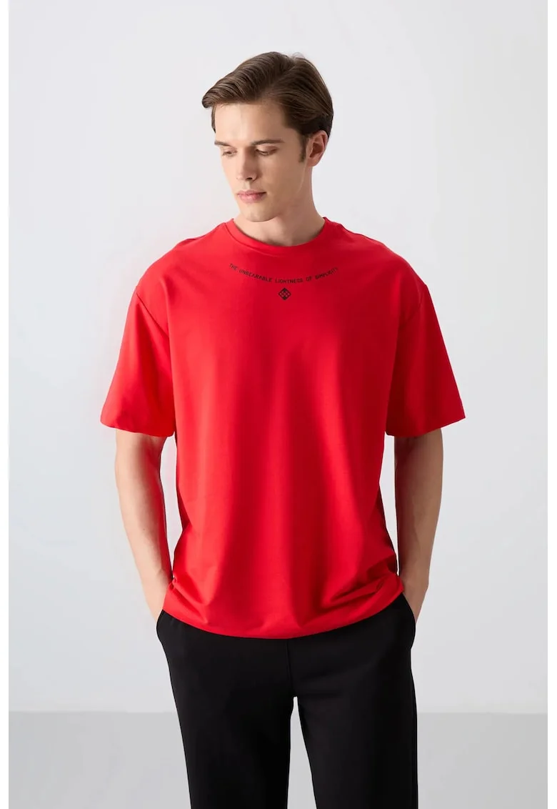 Tricou  supradimensionat cu guler rotund, imprimeu, rosu, barbati
