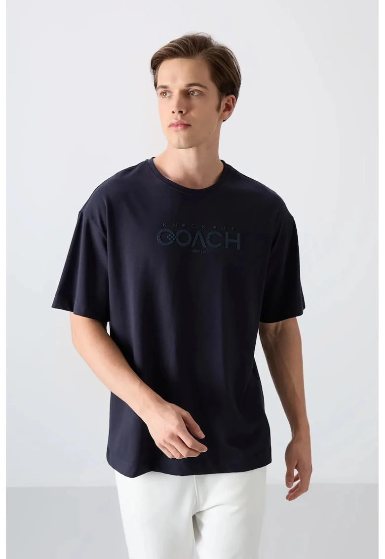 Tricou barbati,  guler rotund, patch logo supradimensionat, albastru marin