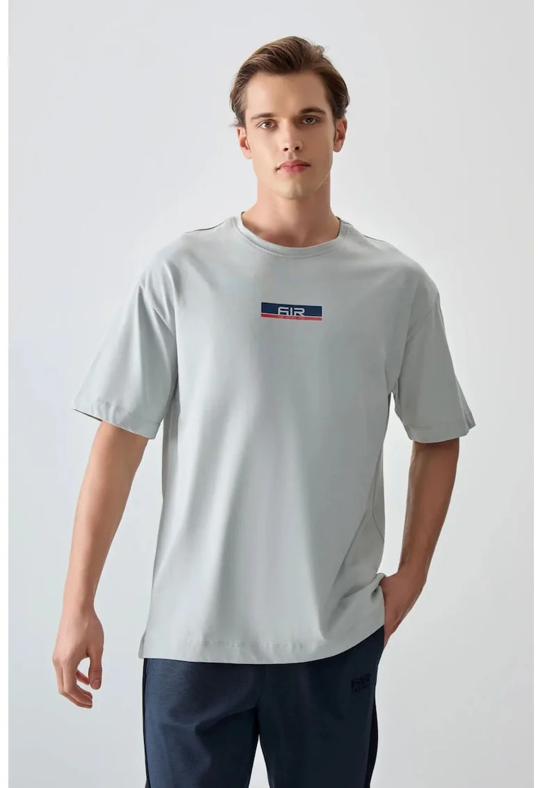 Tricou barbatesc  supradimensionat, gri deschis, 100% bumbac, cu logo aplicat