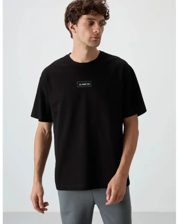 Tricou supradimensionat,  negru, bumbac si poliester, cu imprimeu logo si detaliu patch