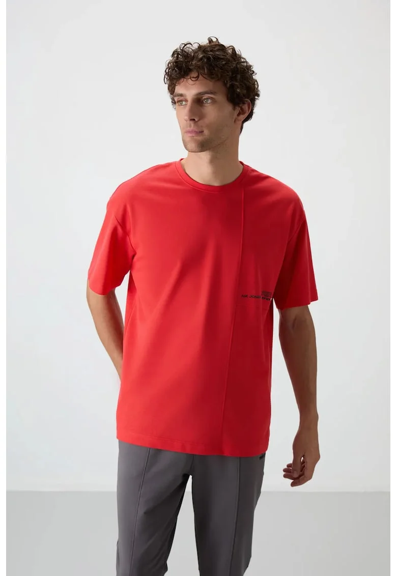 Tricou  supradimensionat, rosu, bumbac si poliester, imprimeu pe spate