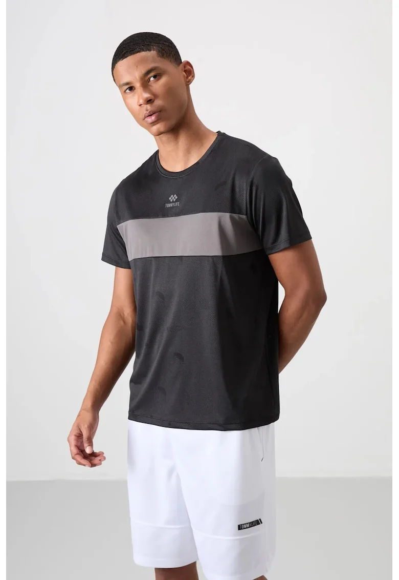 Tricou  barbati, 100% poliester, cu guler rotund si blocuri de culoare