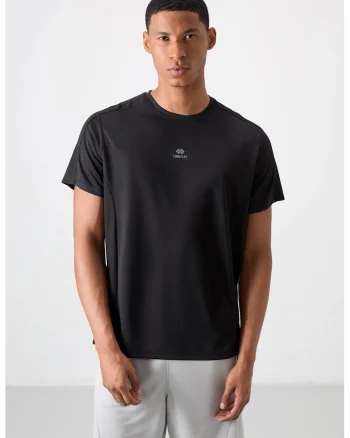 Tricou barbatesc,  croiala regular, guler rotund, maneci scurte, culoare negru, poliester
