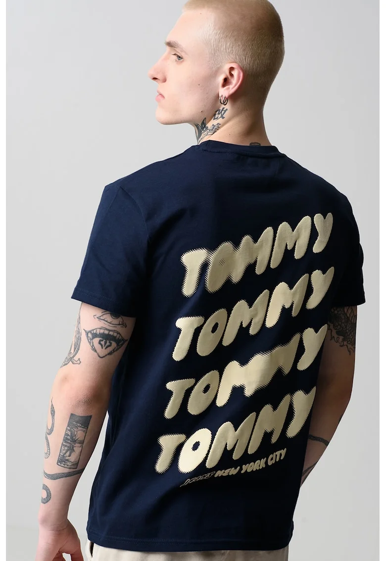 Tricou cu decolteu la baza gatului si imprimeu logo