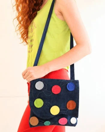 Geanta unicat handmade  din piele intoarsa bleumarin,cu buline colorate