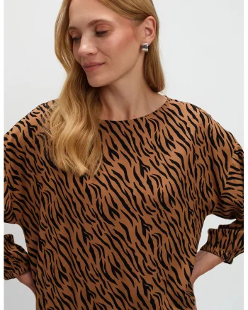 Bluza cu animal print cu maneci cazute, Negru/Caramel