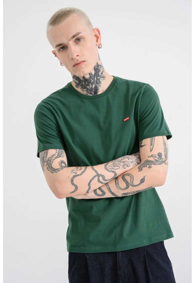 Tricou cu decolteu la baza gatului