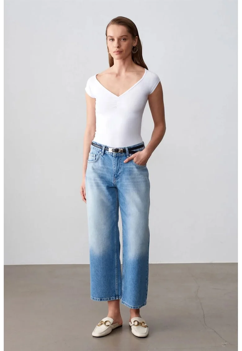 Blugi dama,  Capri, talie joasa, croiala larga, denim albastru deschis-mediu, 100% bumbac