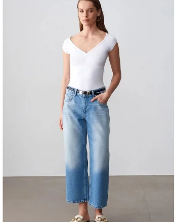 Blugi dama,  Capri, talie joasa, croiala larga, denim albastru deschis-mediu, 100% bumbac