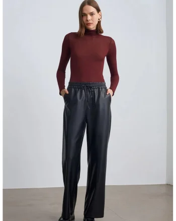 Pantaloni dama,  picior larg, elastic, negru, imitatie de piele