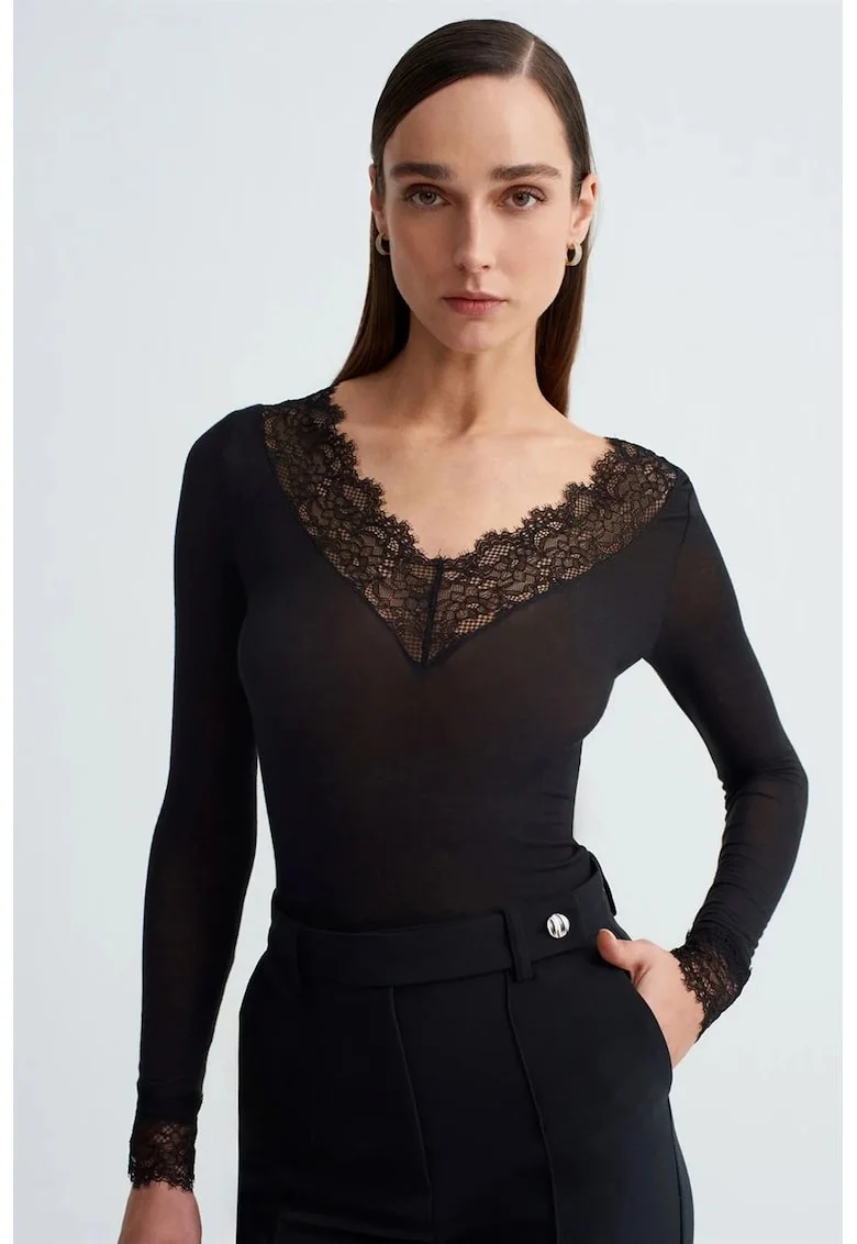 Bluza dama,  bluza slim fit, eleganta, neagra, dantela, detalii florale