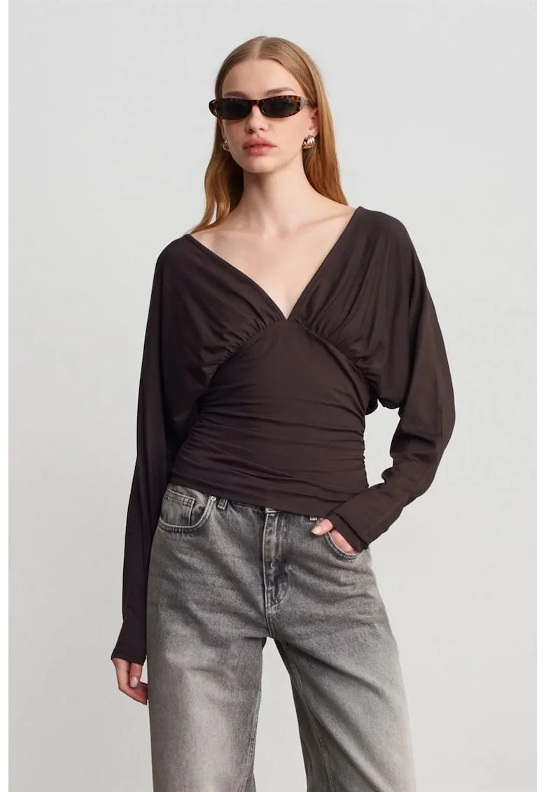 Bluza dama,  slim fit, decolteu in V, maro cafea, viscoza amestecata cu elastan