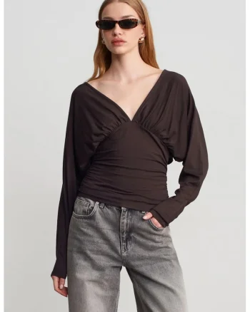 Bluza dama,  slim fit, decolteu in V, maro cafea, viscoza amestecata cu elastan