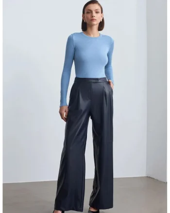 Pantaloni dama,  talie inalta, croiala larga, albastru marin, imitatie de piele