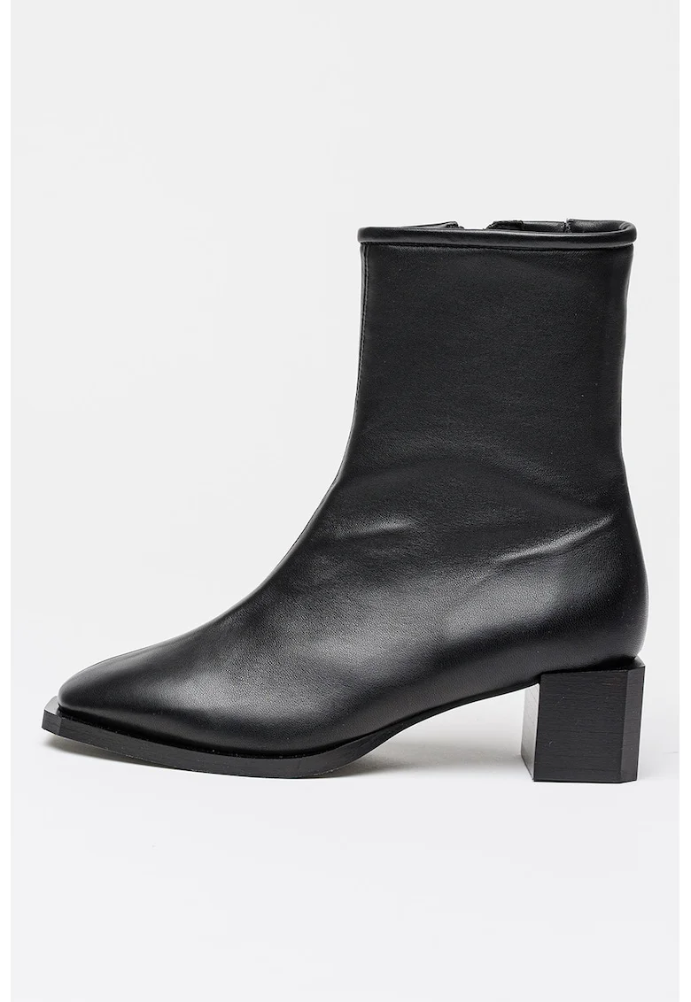 Ghete din piele Avril, Negru