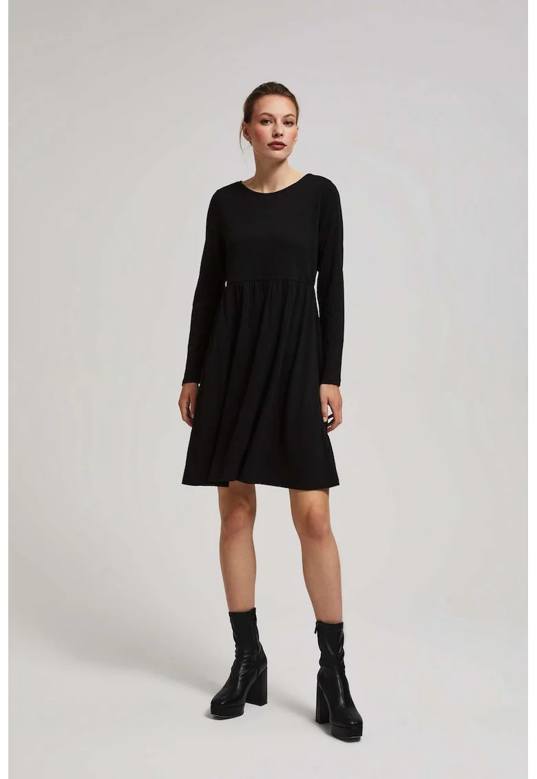 Rochie Neagra cu Maneci Lungi si Fusta Evazata, Negru