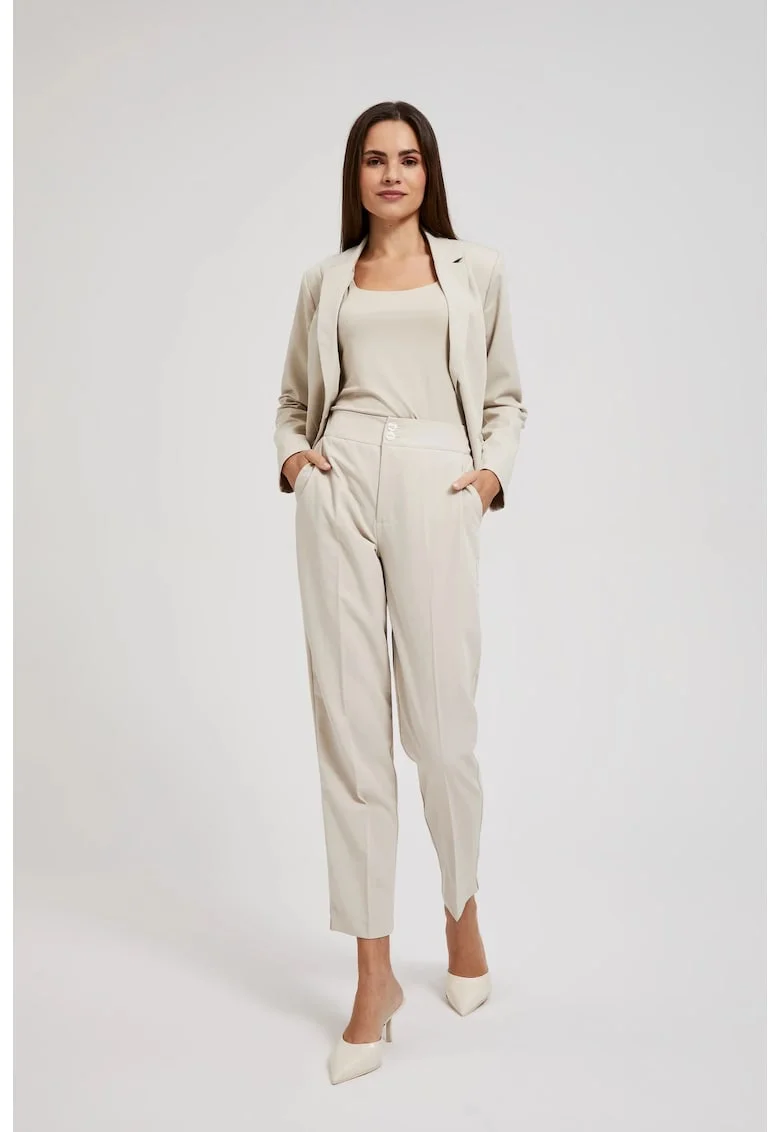 Pantaloni bej, Bej