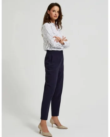 Pantaloni tigara bleumarin, Bleumarin