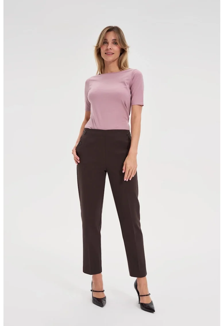 Pantaloni tigara maro, Maro