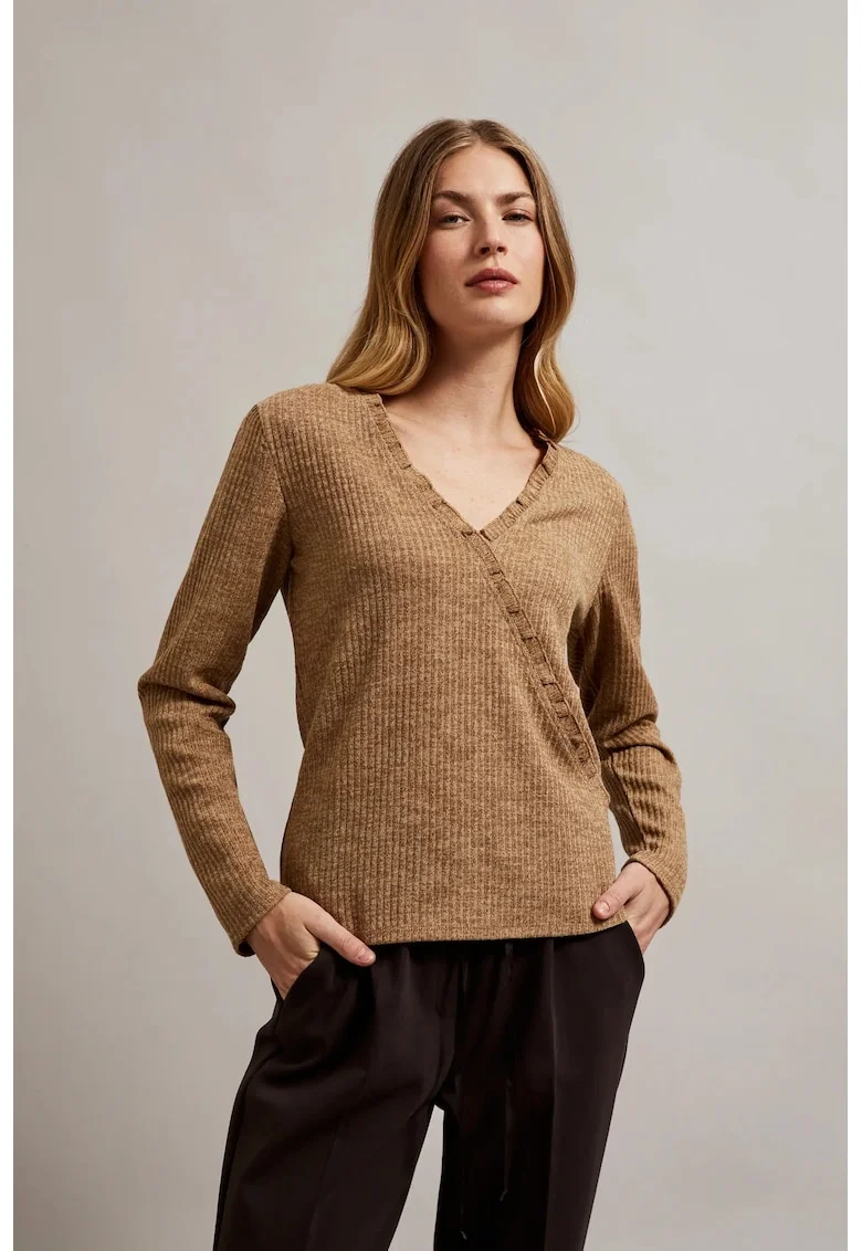 Bluza bej cu decolteu in forma de V, Bej