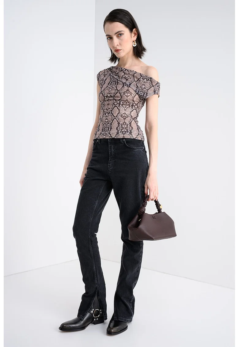 Tricou cu animal print si decolteu pe un umar, Maro inchis/Negru