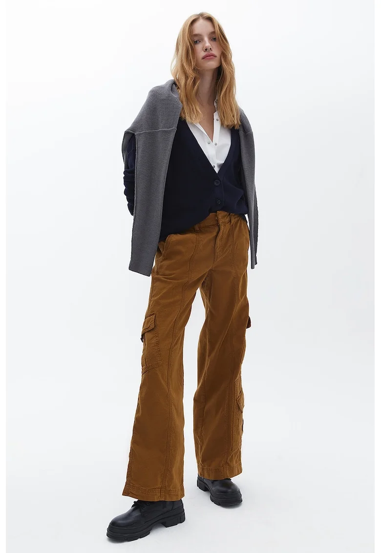 Pantaloni cargo drepti, Maro scortisoara