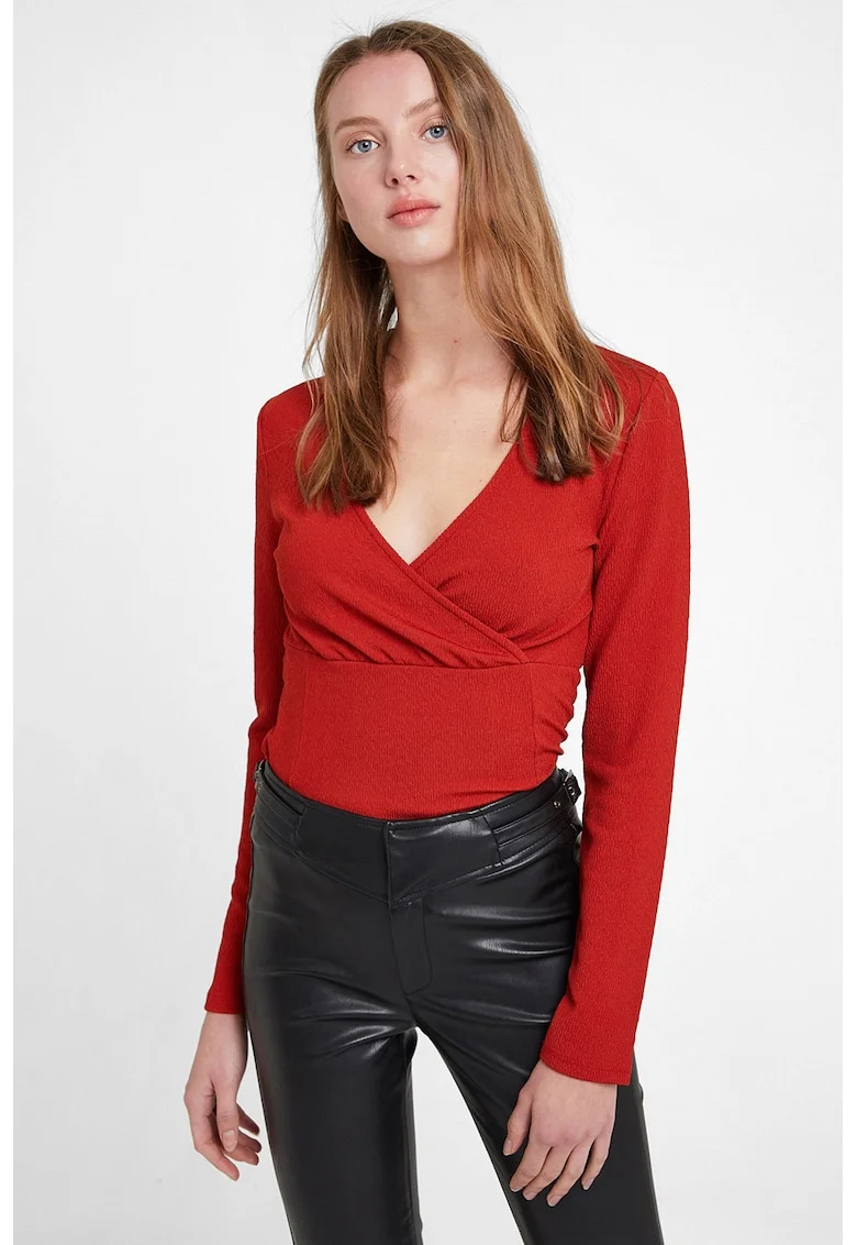 Bluza crop cu decolteu cache-coeur, Rosu