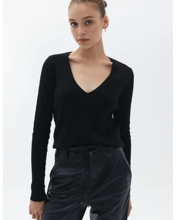Pulover uni cu decolteu in V, Negru