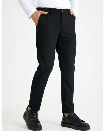 Pantaloni conici cu buzunare, Negru