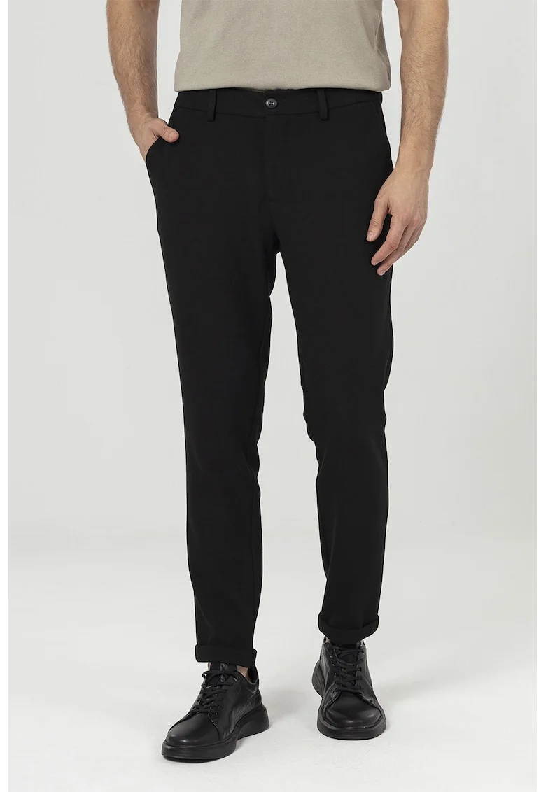Pantaloni chino uni, Negru
