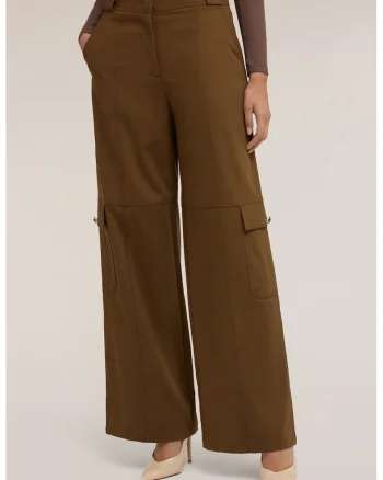 Pantaloni cu croiala ampla si buzunare, Maro