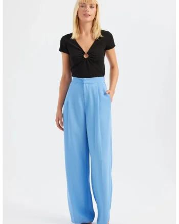 Top  cu decolteu in V, maneca scurta, detaliu incretit, Negru, Textil
