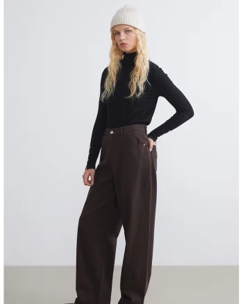 Blugi relaxed-fit, Maro inchis