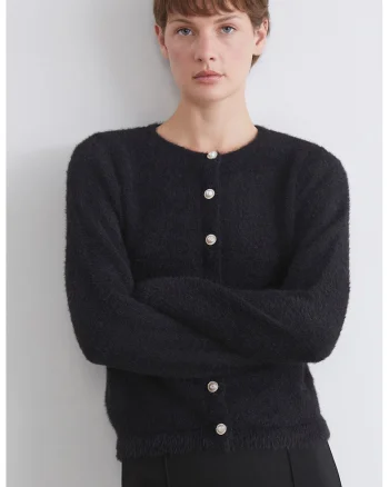Cardigan pufos cu nasturi tip bijuterie, Negru